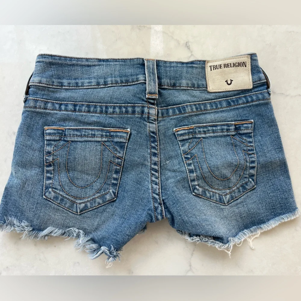 True Religion Y2K Blue Distressed Denim Cut Off Style Shorts with Grommet Slit - Picture 6 of 6